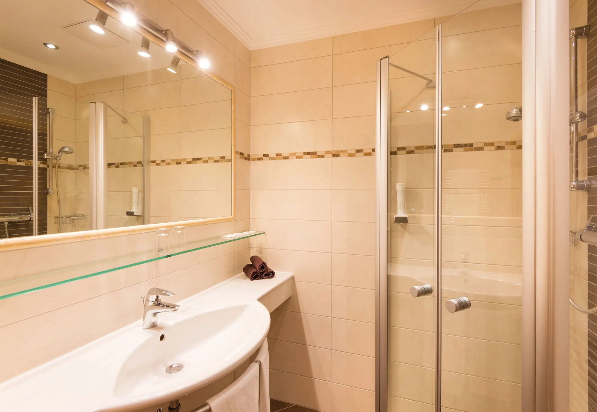 Doppelzimmer mit Balkon, Zimmer in Obertauern, Haus Tyrol | Hotel Garni ***