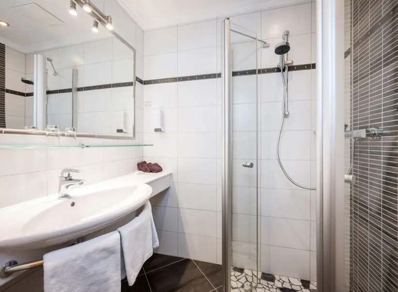 Dreibettzimmer mit Balkon, Zimmer in Obertauern, Hotel Tyrol