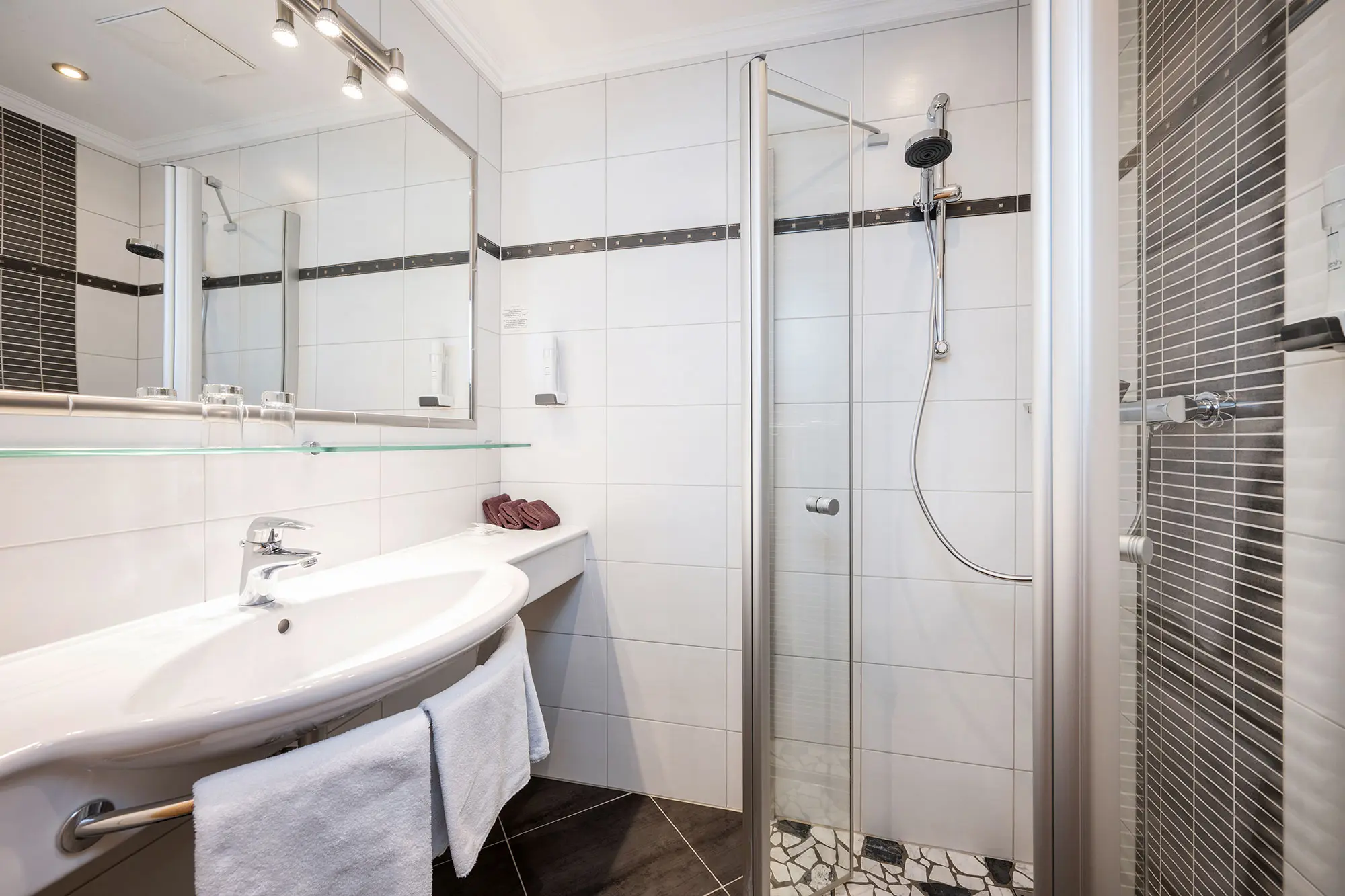 Dreibettzimmer mit Balkon, Zimmer in Obertauern, Hotel Tyrol