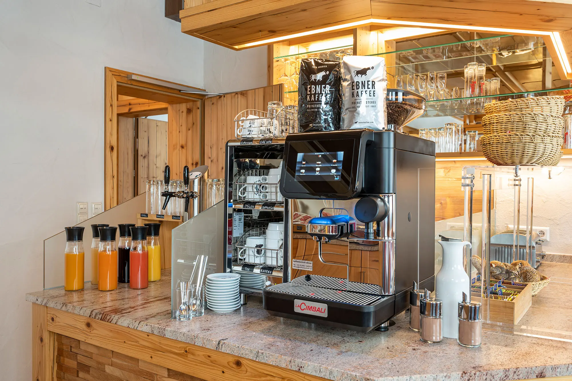 Zimmer mit Frühstück, Frühstücksbuffet im Hotel Tyrol in Obertauern
