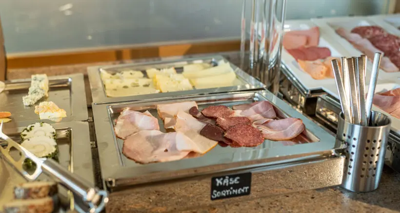 Zimmer mit Frühstück, Frühstücksbuffet im Hotel Tyrol in Obertauern