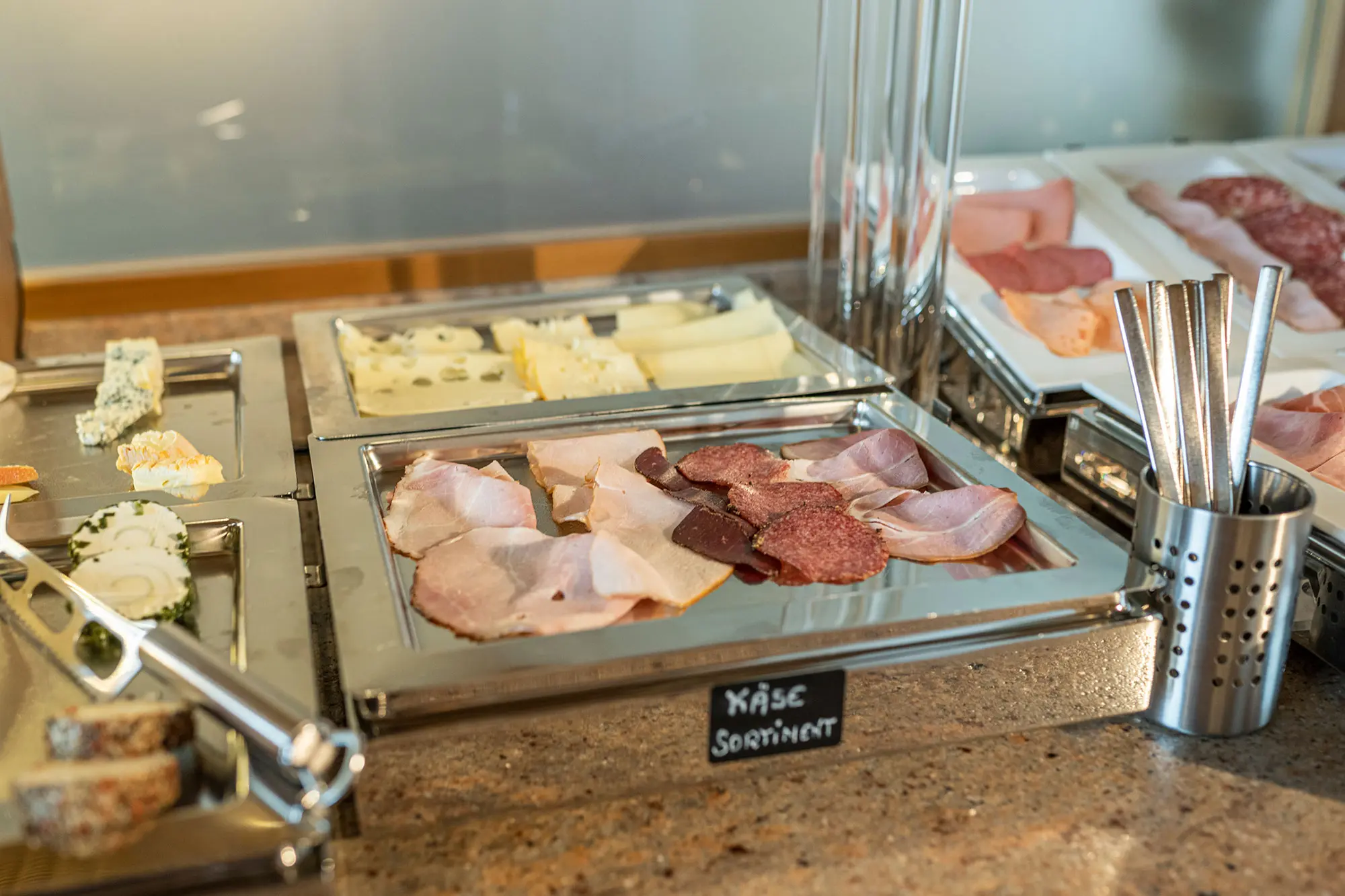 Zimmer mit Frühstück, Frühstücksbuffet im Hotel Tyrol in Obertauern