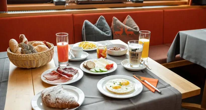Zimmer mit Frühstück, Frühstücksbuffet im Haus Tyrol | Hotel Garni *** in Obertauern
