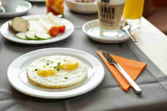 Frühstückstisch - Hotel Garni Haus Tyrol, 3-Sterne Hotel Pension in Obertauern