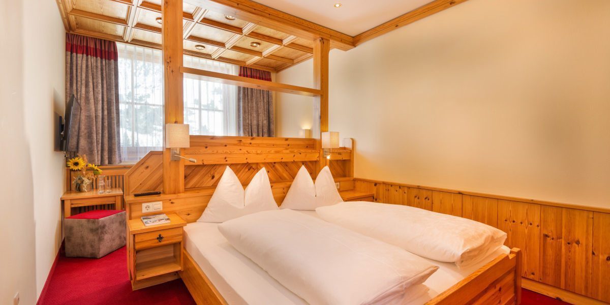 Dreibettzimmer in Obertauern, Hotel-Garni Tyrol