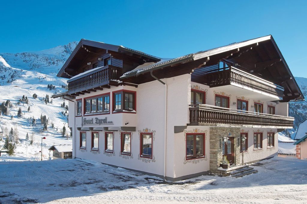 Außenaufnahme Winter - Doppelzimmer in Obertauern, Hotel Garni Haus Tyrol in Obertauern, Salzburger Land